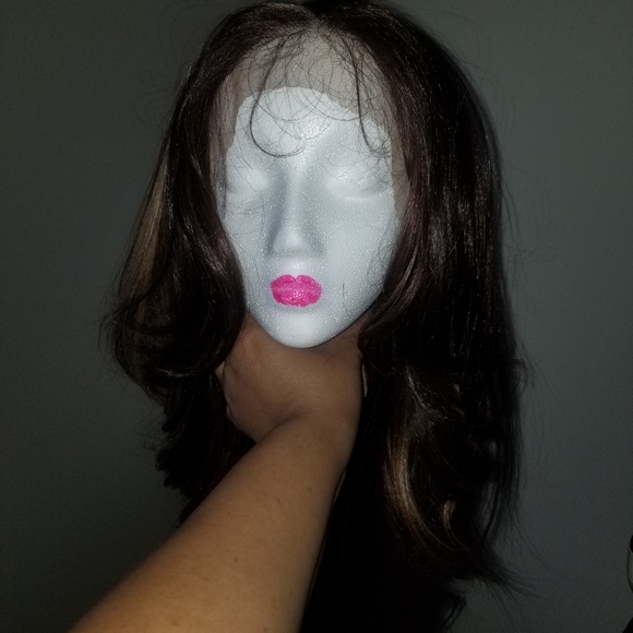 Lace front wig - Picture 13 of 14
